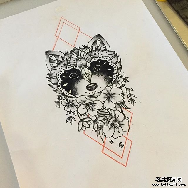 浣熊花卉线条纹身图案手稿