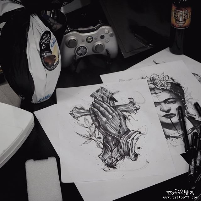 欧美祈祷之手纹身图案手稿