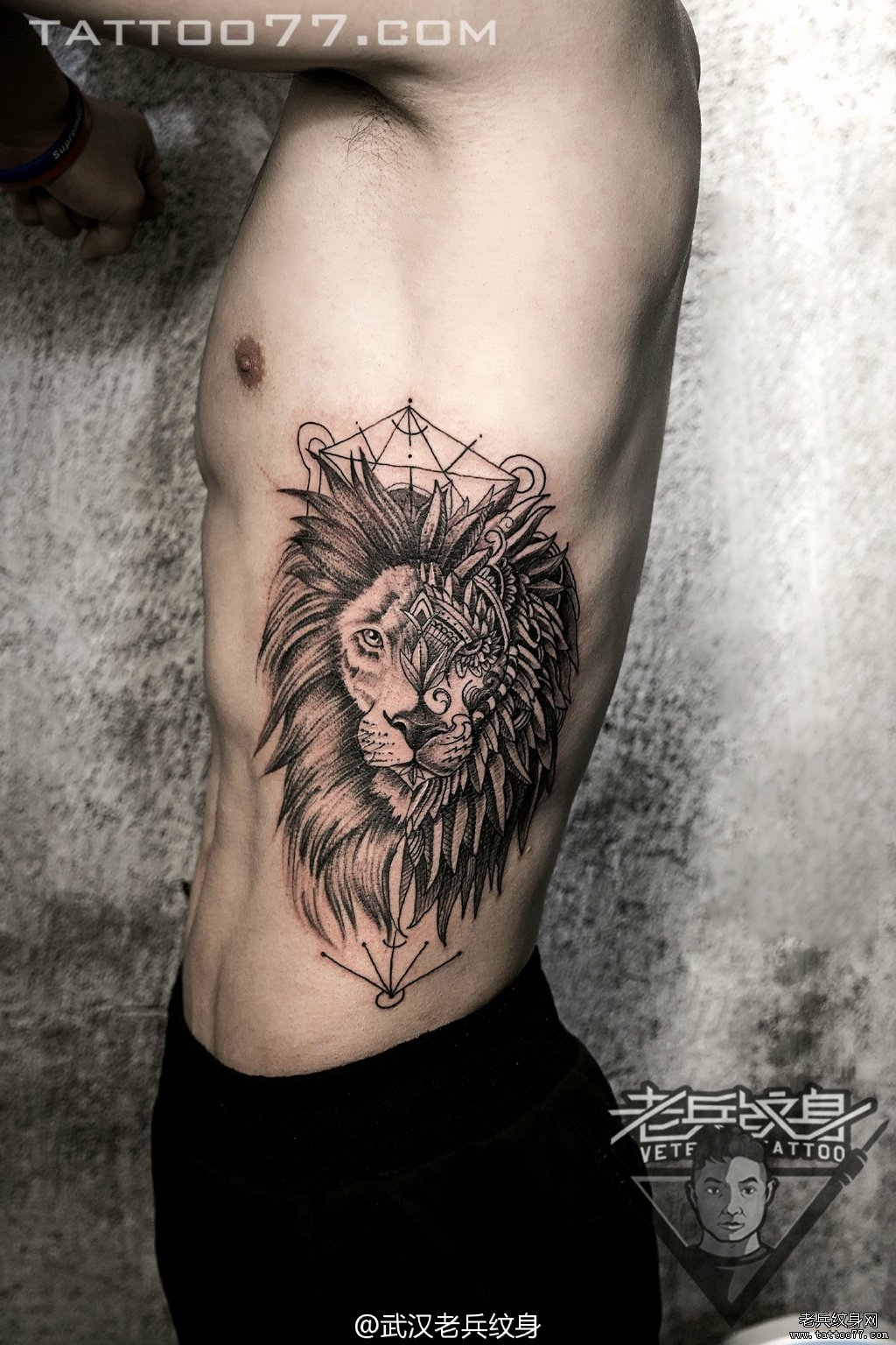 侧腰图腾素描狮子纹身图案作品