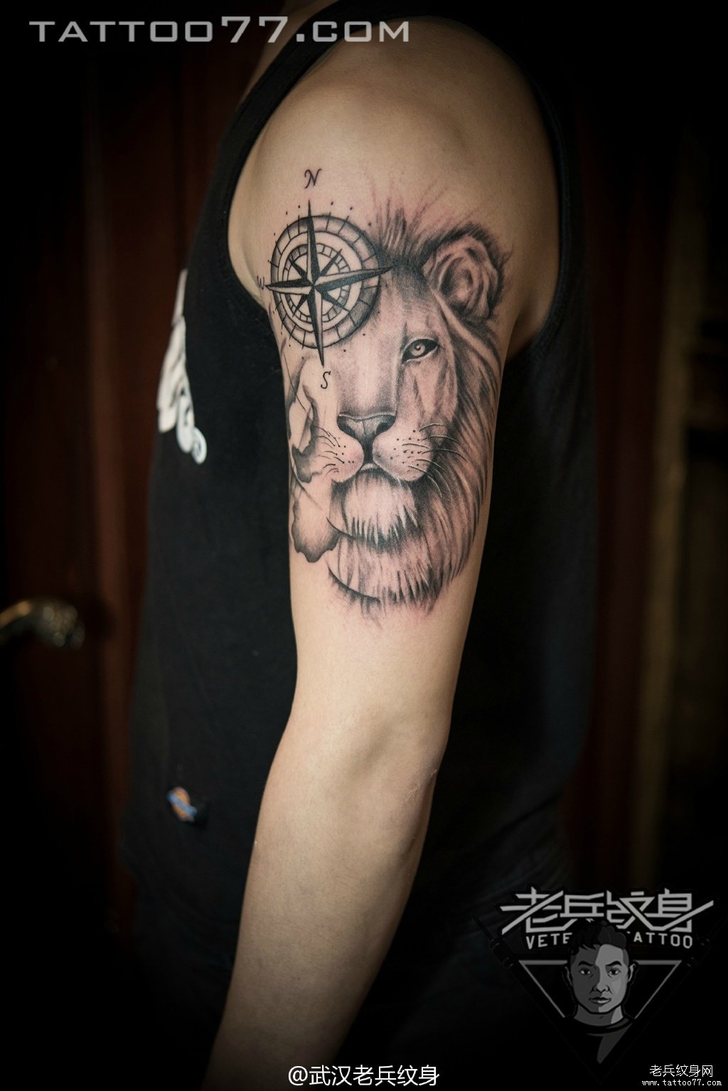 大臂狮子指南针纹身图案作品