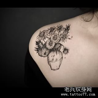 背部向日葵纹身图案