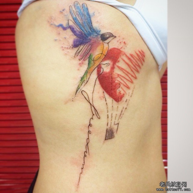 侧腰小清新鸟爱心泼墨纹身图案