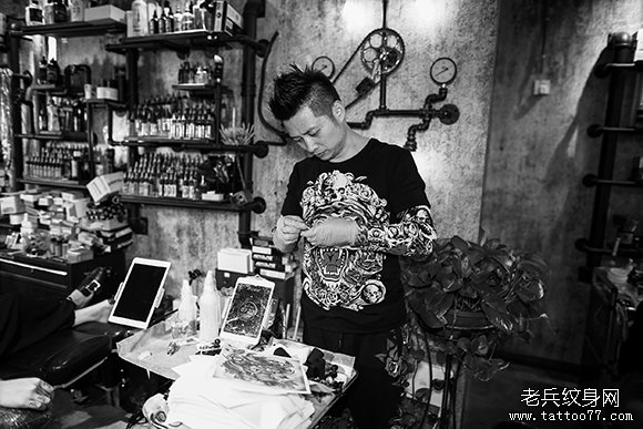 武汉最专业纹身师兵哥纹身现场
