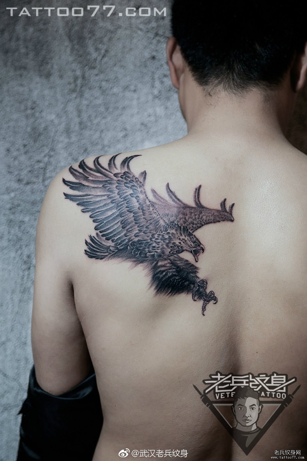 武汉专业纹身店打造的肩背老鹰纹身图案作品