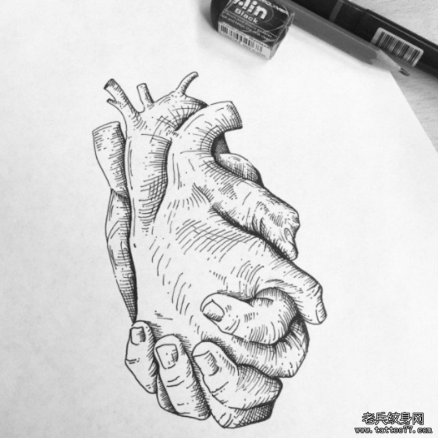 欧美黑灰手心脏纹身图案手稿