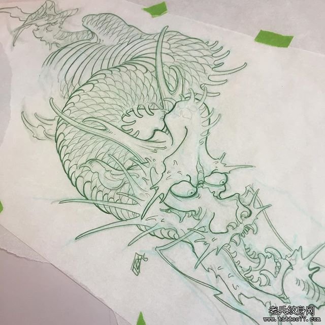 传统龙纹身图案线稿