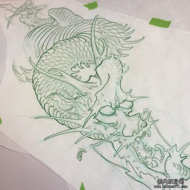 传统龙纹身图案线稿