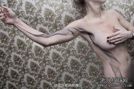 侧腰欧美线条几何纹身图案