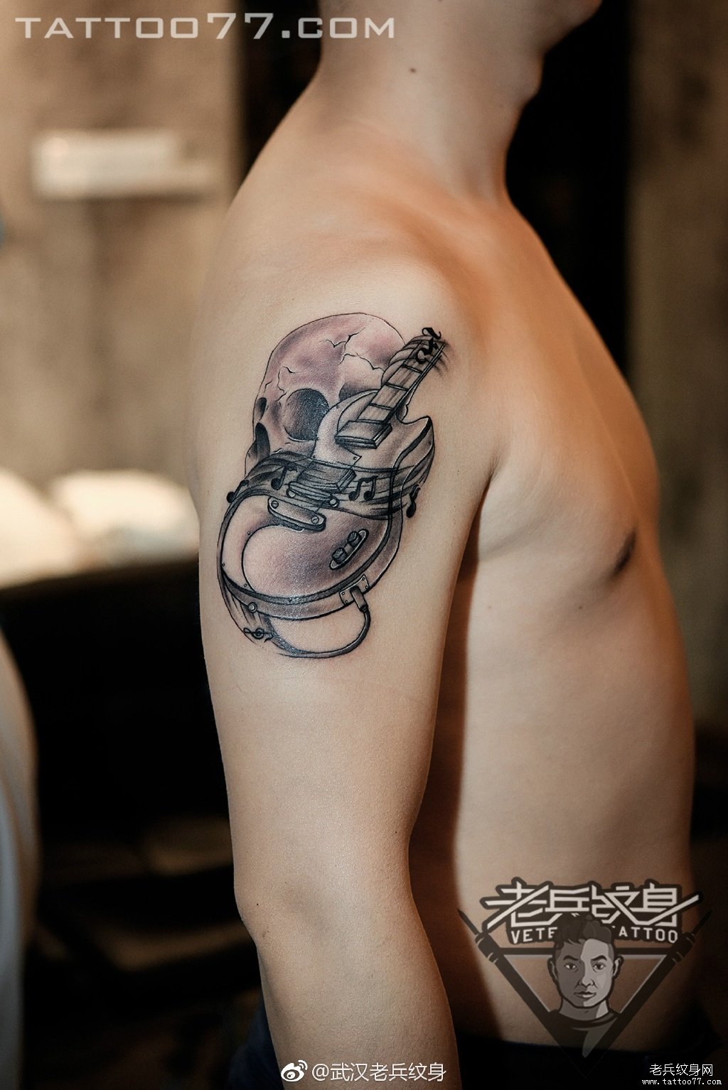 大臂骷髅吉它纹身图案作品