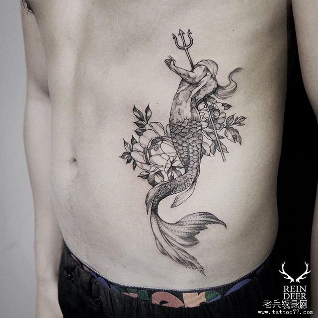 侧腰欧美黑灰美人鱼纹身图案