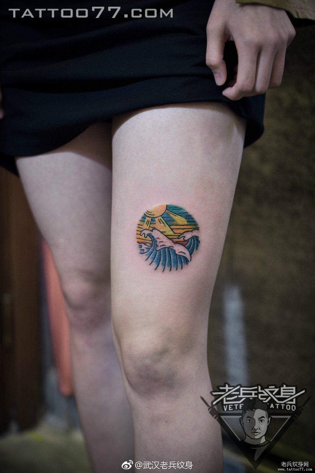 武汉刺青大腿彩色海浪纹身图案作品