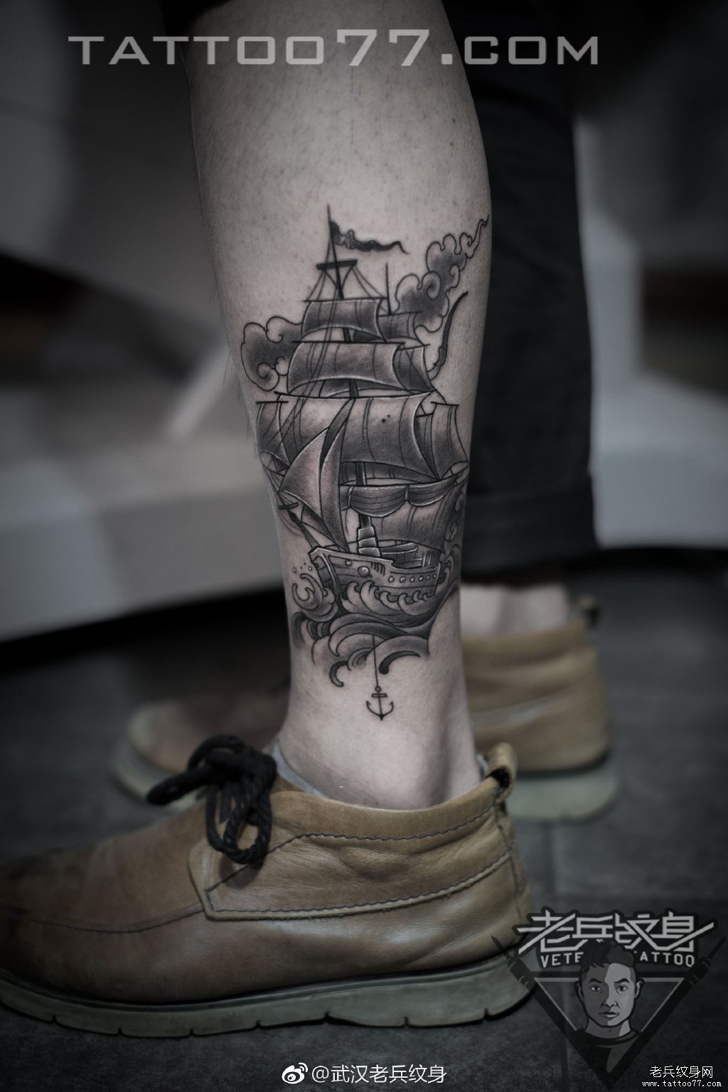 武汉刺青店打造的小腿帆船纹身图案作品