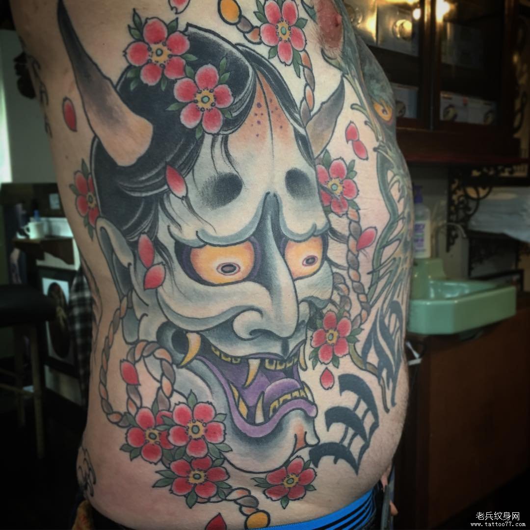 侧腰传统般若彩色纹身图案
