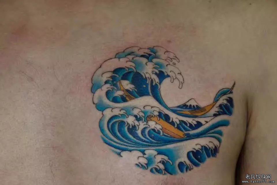 胸口传统海浪纹身图案