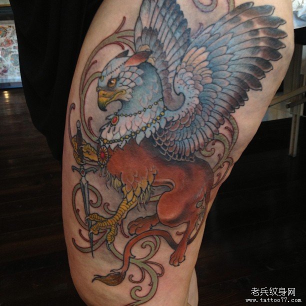 大腿彩色欧美狮鹫纹身图案