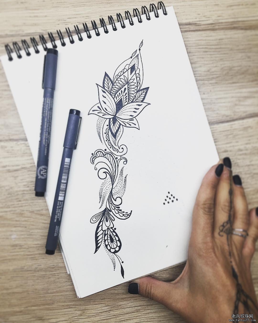 欧美点刺线条纹身梵花图案手稿