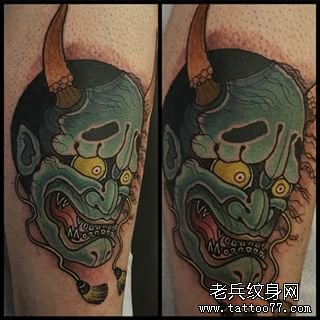 小腿彩色纹身般若图案