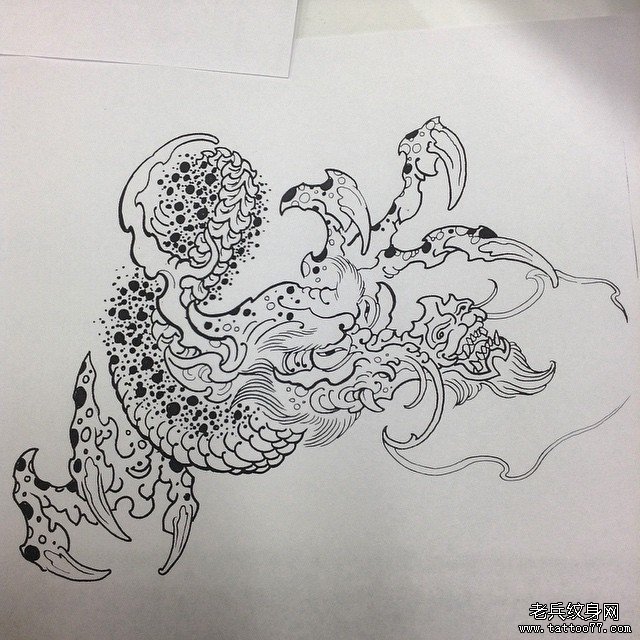 传统龙纹身图案线稿。