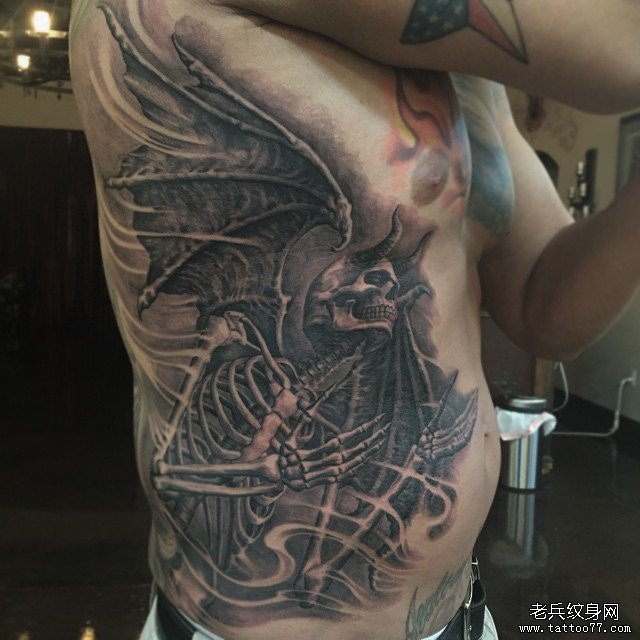侧腰黑灰死神骷髅纹身欧美图案