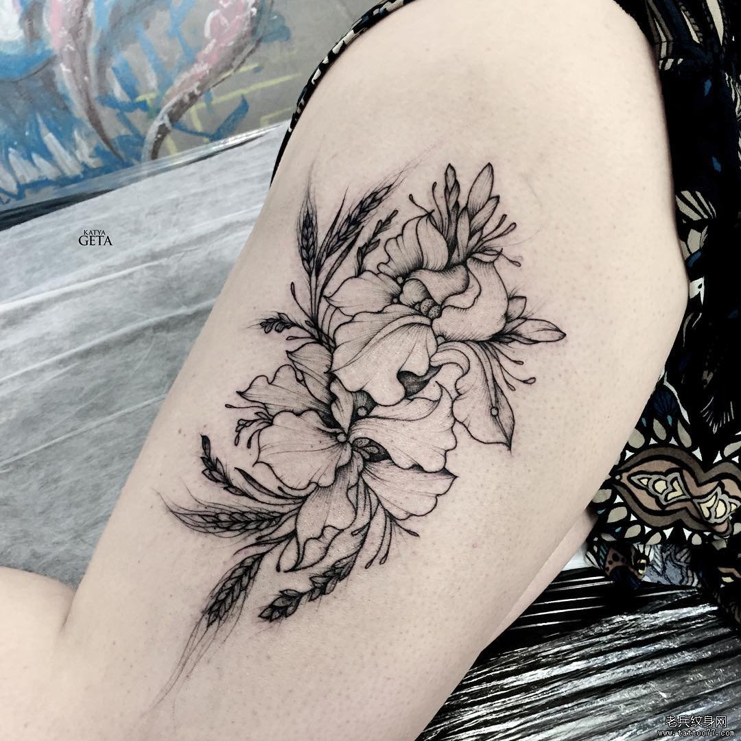 大腿花卉欧美小清新纹身图案