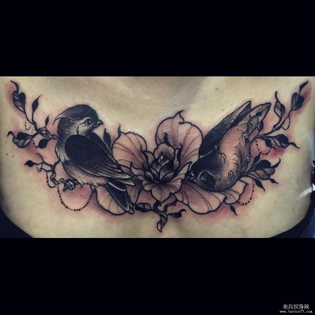 花胸鸟黑灰花纹身图案