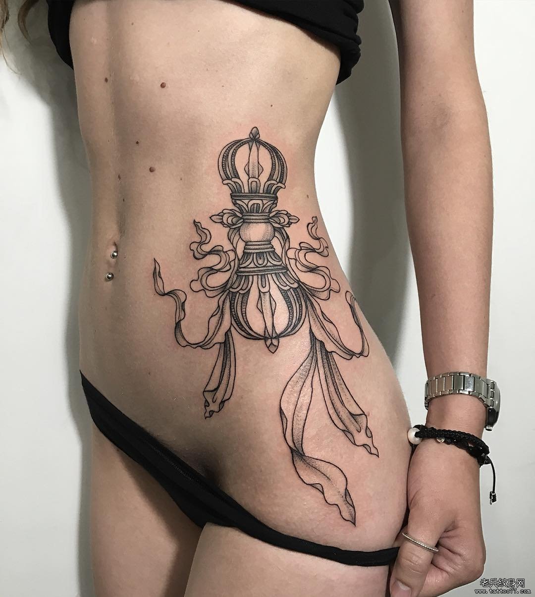 侧腰降魔杵传统纹身图案