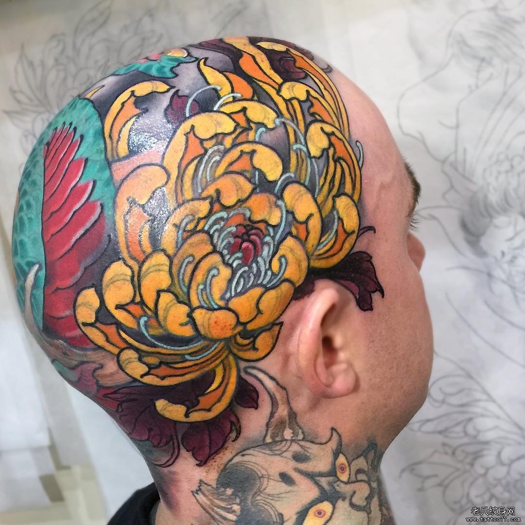 头部彩色传统菊花纹身图案