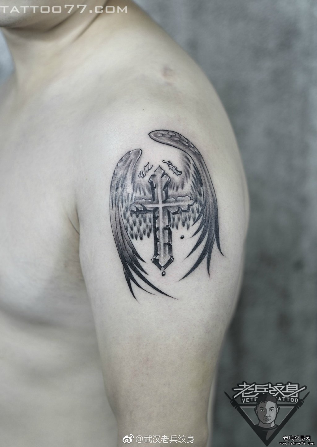 大臂十字架天使翅膀纹身图案作品