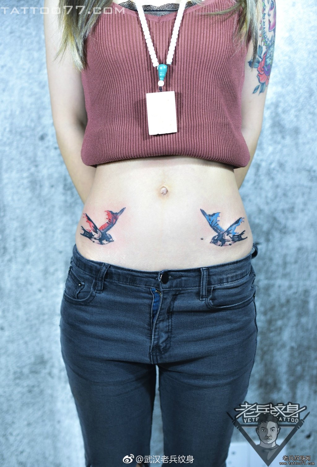 腹部水彩燕子纹身图案作品