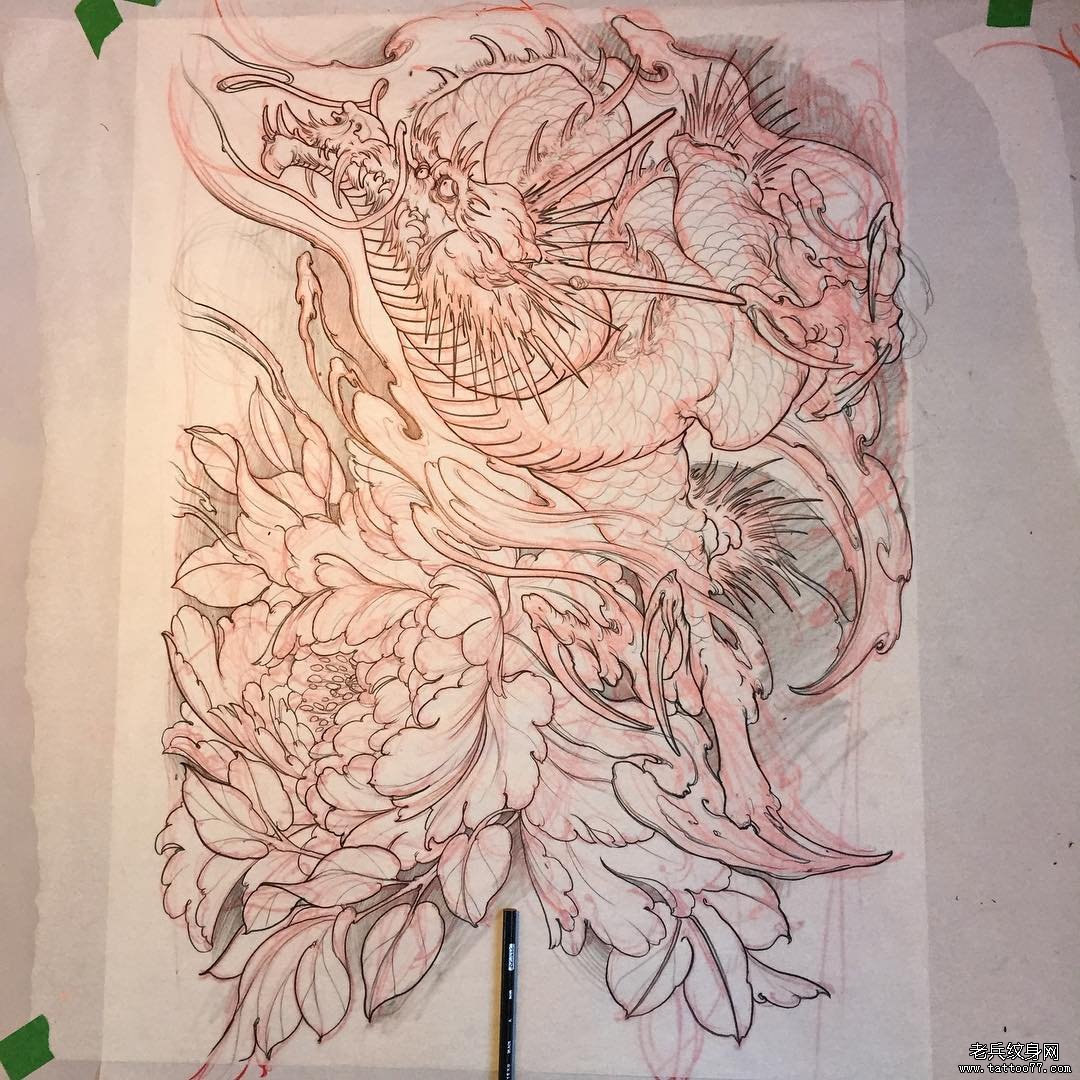 传统龙牡丹纹身图案手稿