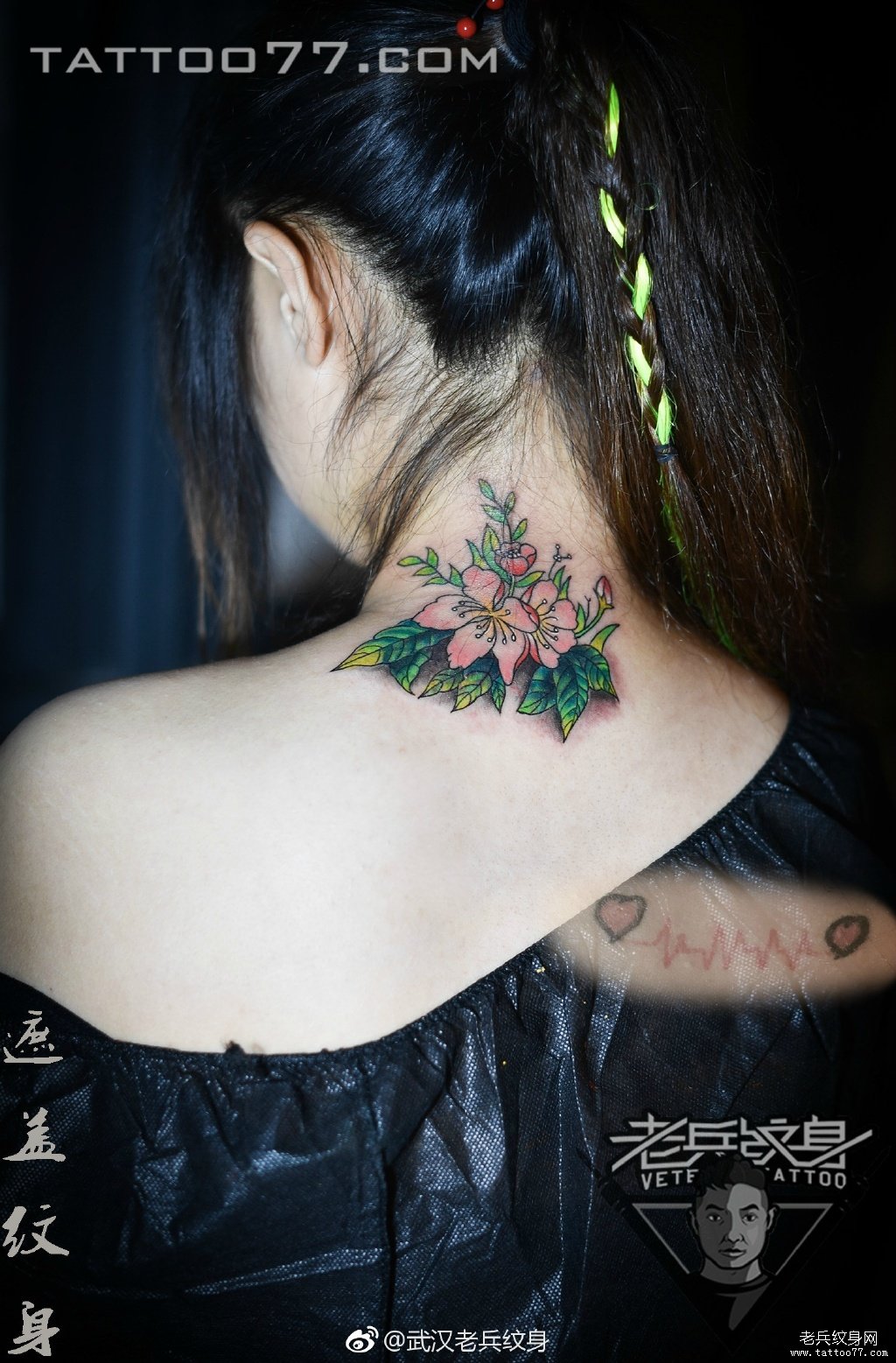 脖子花卉纹身图案作品遮盖旧纹身