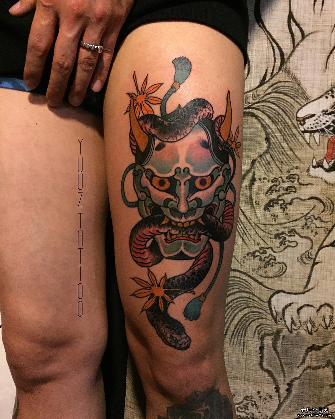 大腿般若蛇纹身传统图案