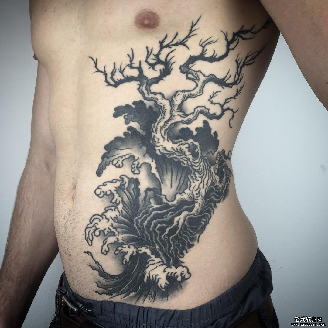 侧腰欧美黑灰树纹身图案