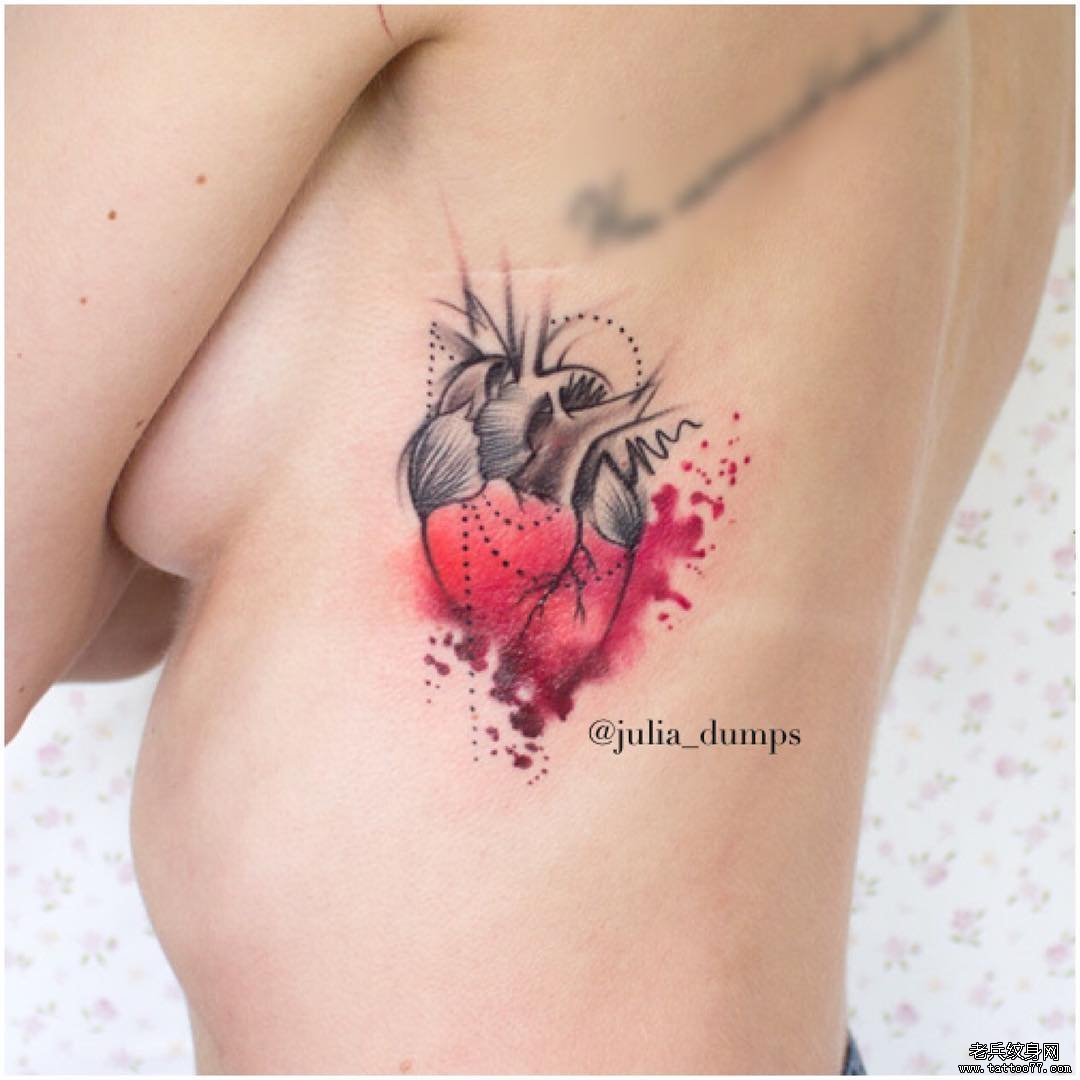 侧腰泼墨心脏彩色纹身欧美图案