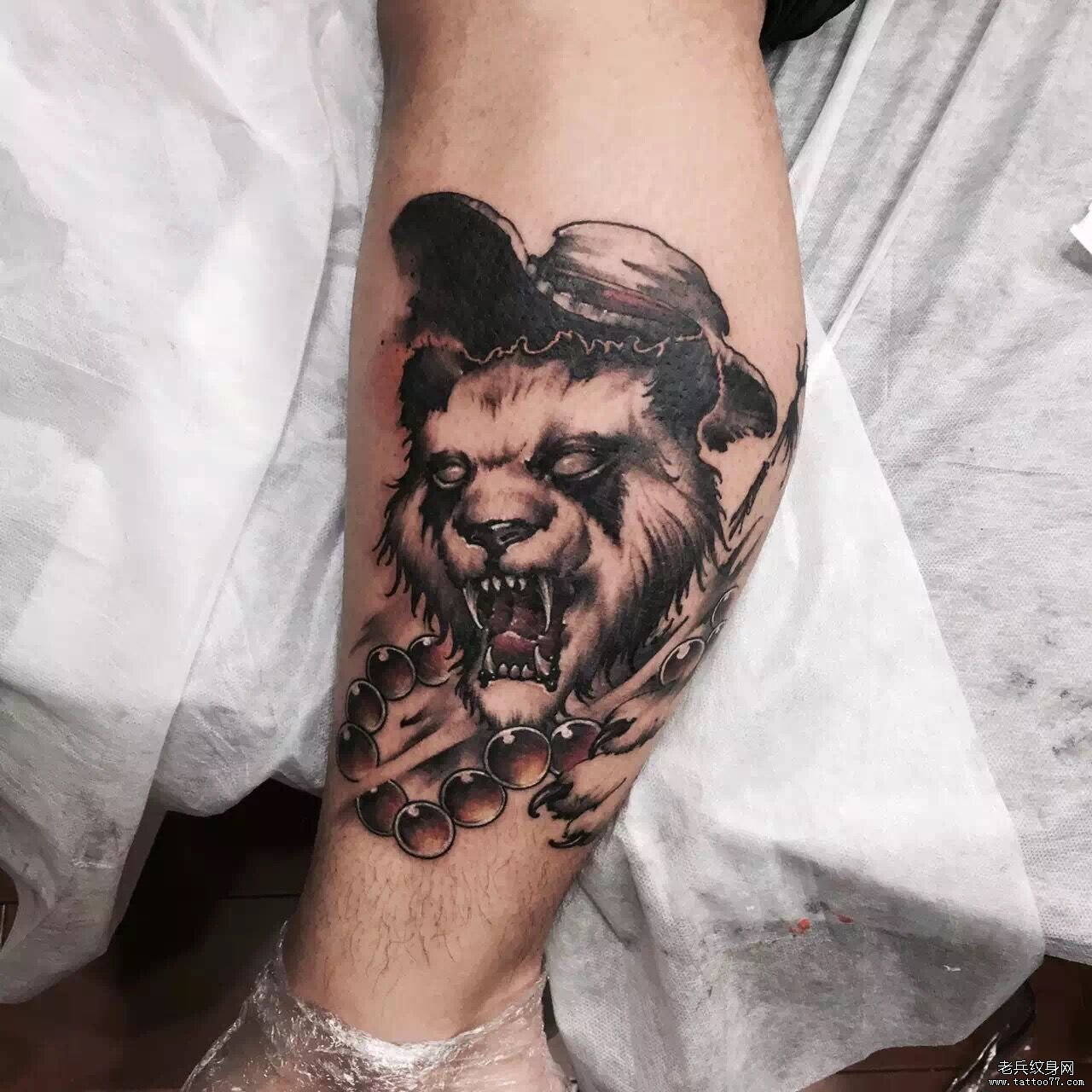 小腿熊猫纹身欧美图案