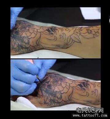 手背小花臂纹身图案制作过程，纹身视频