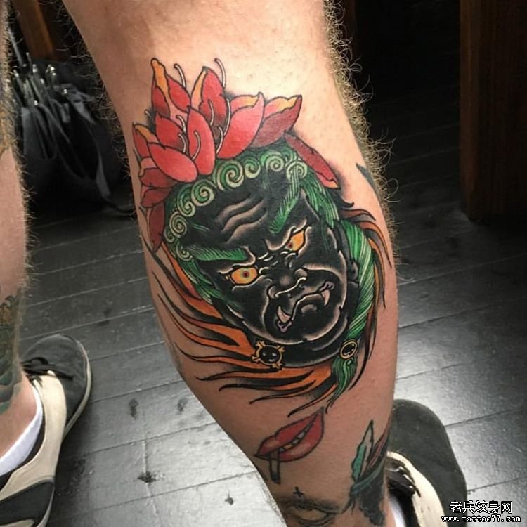 小腿传统不动明王莲花纹身图案