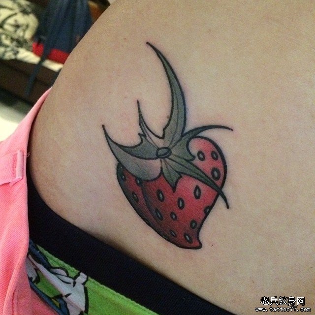 腹部彩色欧美草莓纹身图案