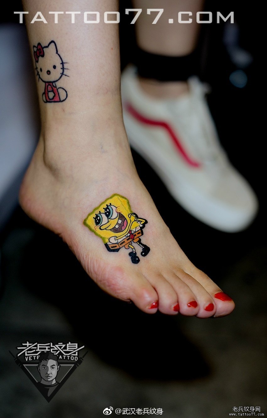 脚背可爱海绵宝宝纹身图案作品