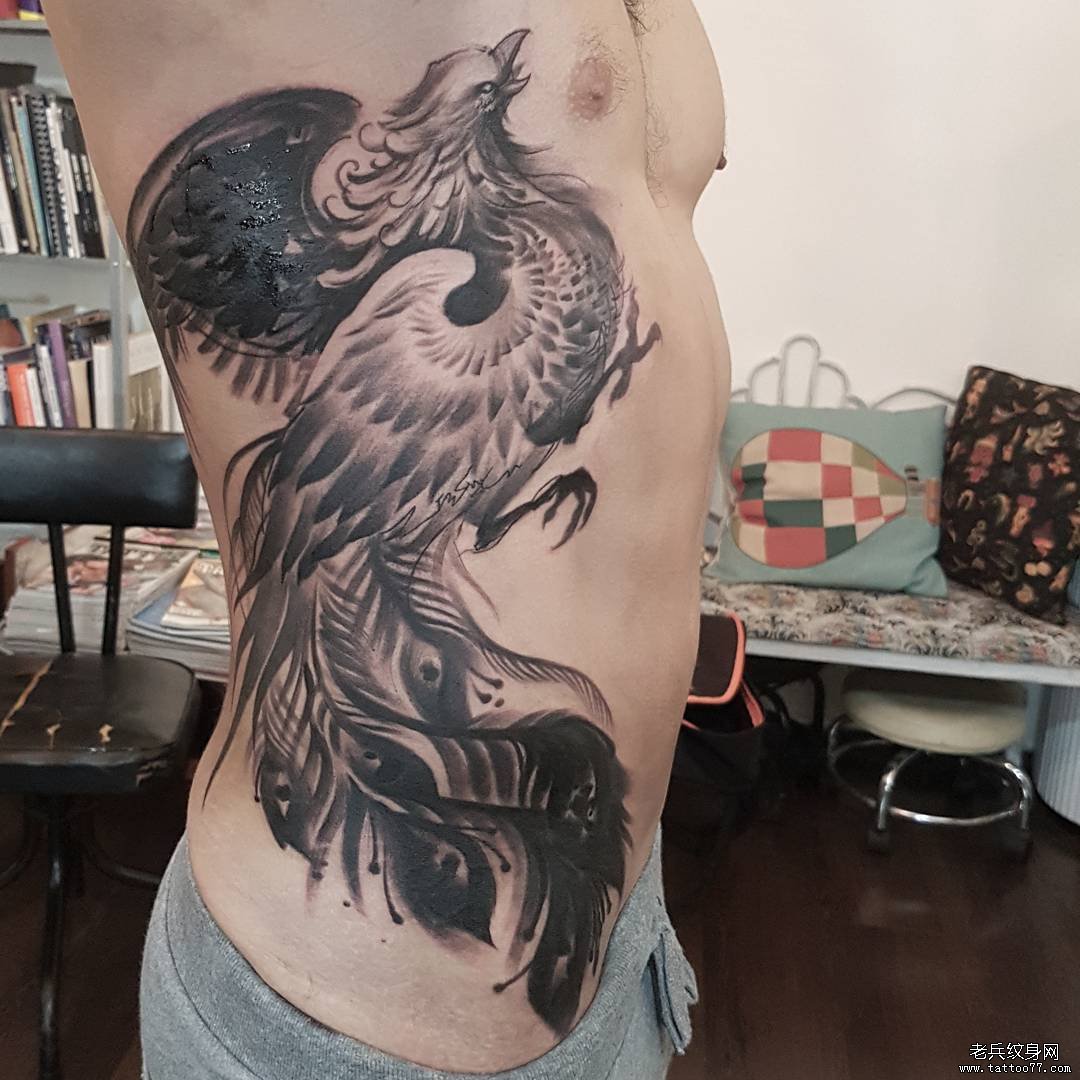 黑灰凤凰纹身传统图案