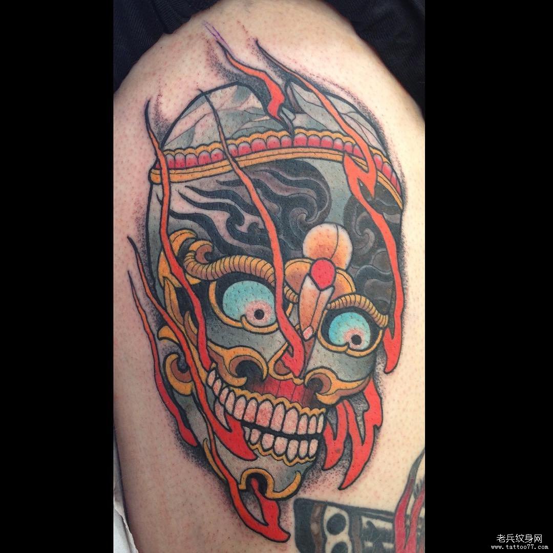彩色传统大腿嘎巴拉纹身图案