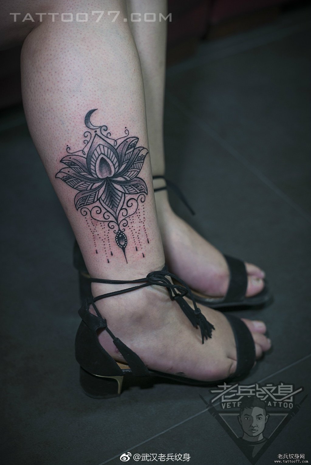 武汉纹身师打造的小腿莲花梵花纹身图案作品