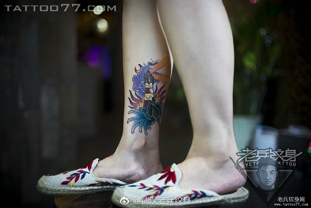 脚踝内侧彩色灯塔纹身图案作品