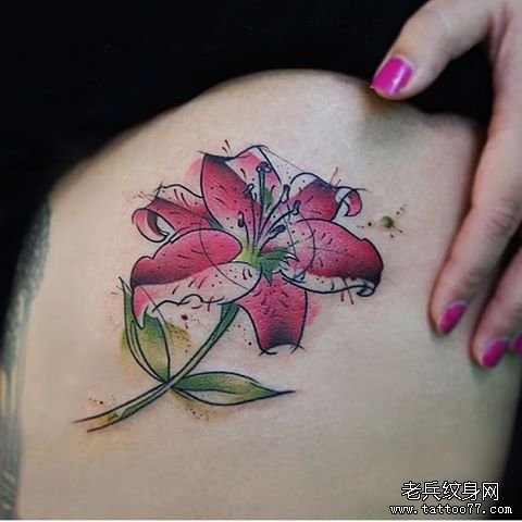 大腿欧美彩色纹身花卉图案
