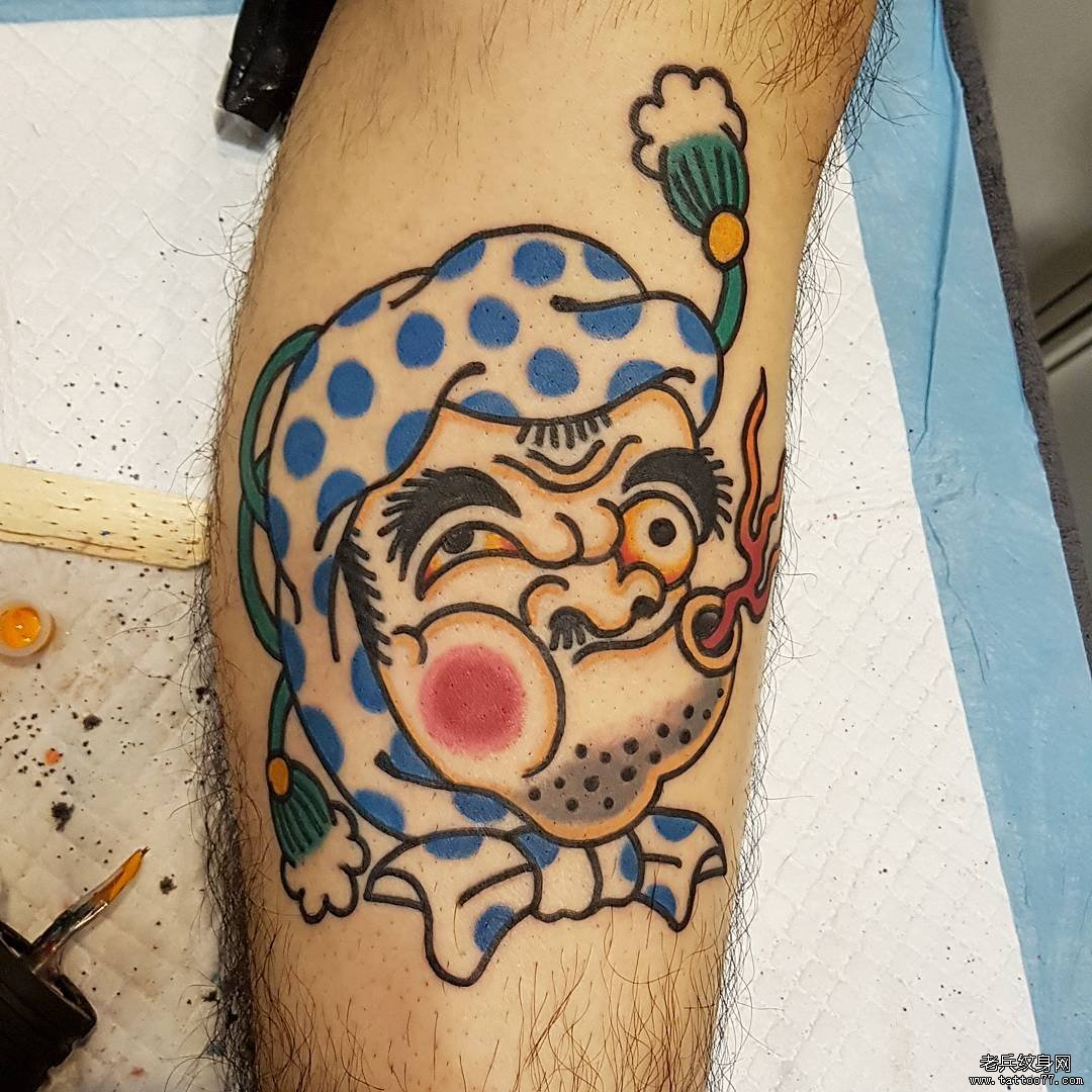小腿彩色火男传统纹身图案
