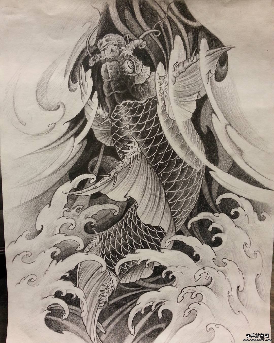 黑灰传统浪花鲤鱼纹身图案手稿