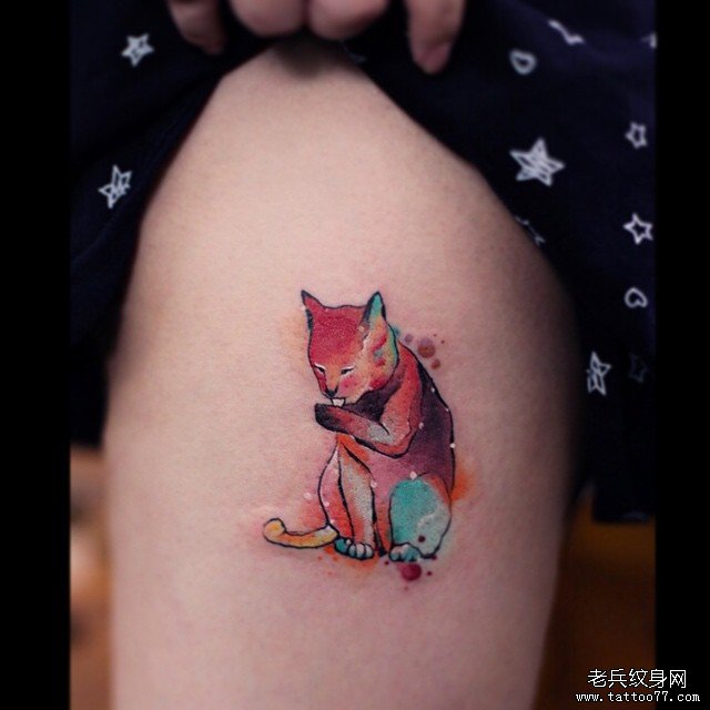 大腿水彩猫纹身欧美图案