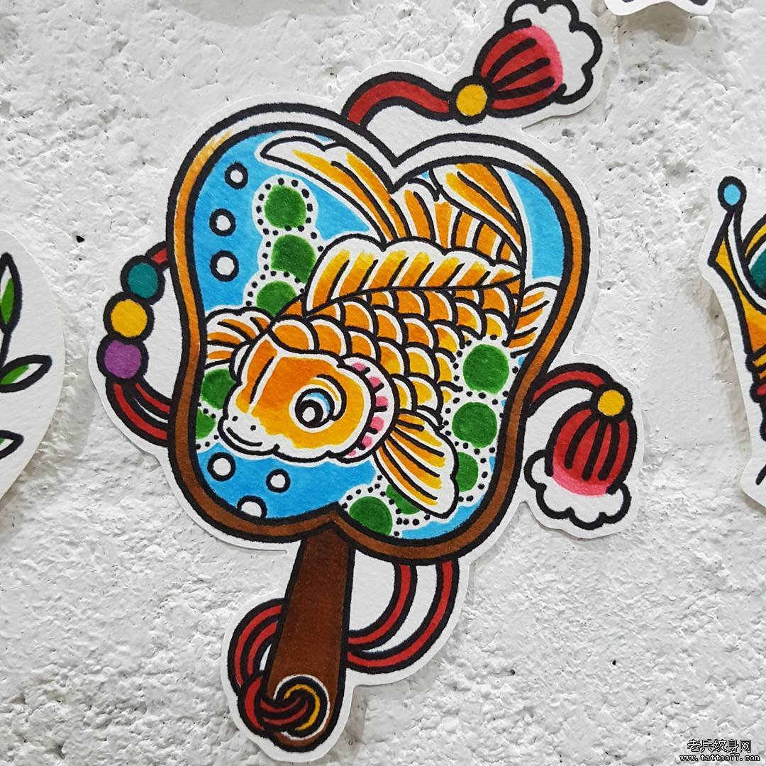老传统金鱼扇子彩色纹身图案手稿