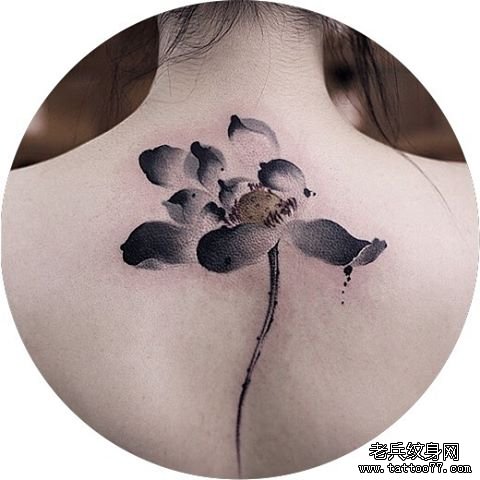 背部莲花水墨莲花纹身图案