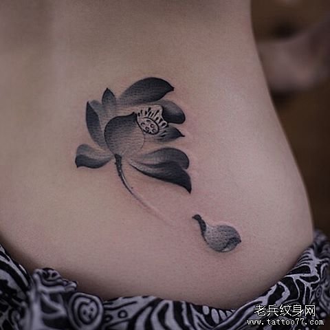 腰部水墨莲花纹身图案